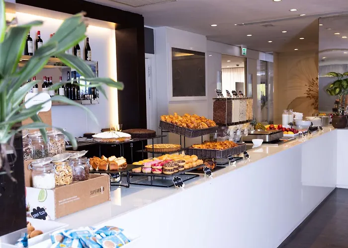 Western Tower Szálloda