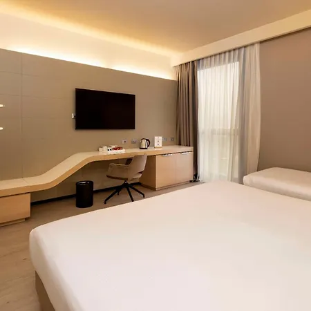 Western Tower 4* Bologna