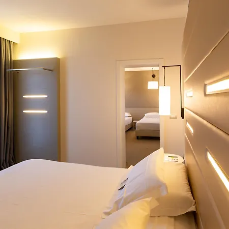 מלון Western Tower 4*