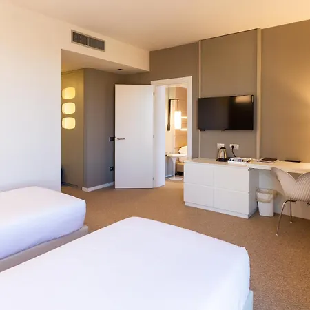 מלון Western Tower 4*