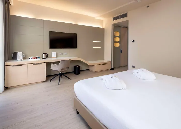 Western Tower Bologne