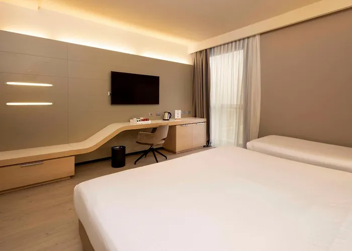 Western Tower Bolonia