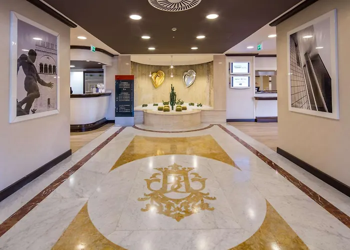 Western Tower فندق