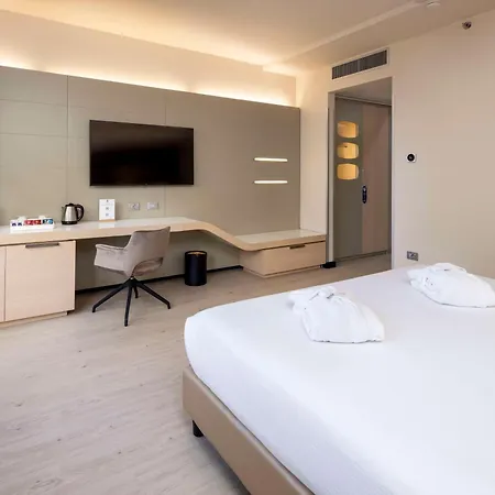 Western Tower Bologne