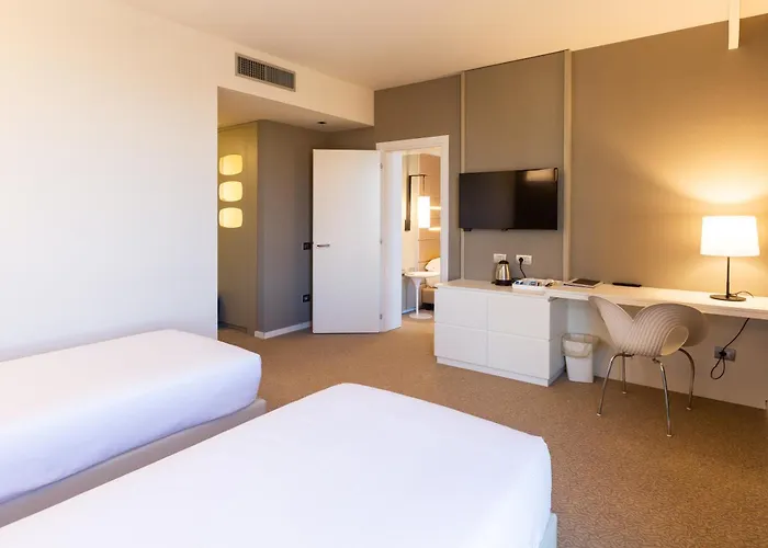 Hotel Western Tower 4*